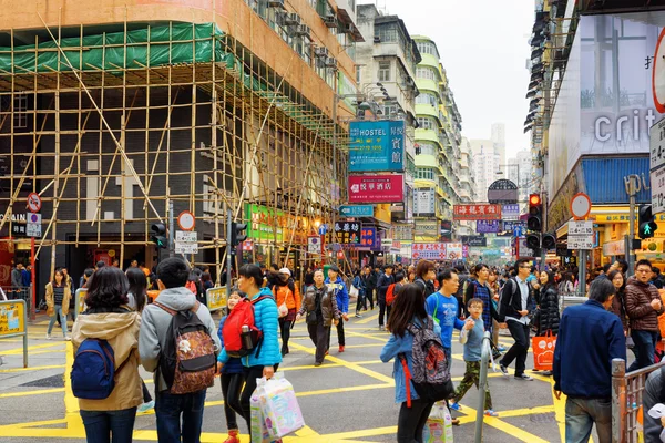 Pedestres em ruas da cidade Hong Kong — Fotografia de Stock