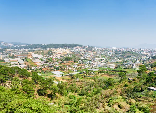 Vista del valle de las tierras agrícolas y la ciudad de Da Lat (Dalat ) —  Fotos de Stock