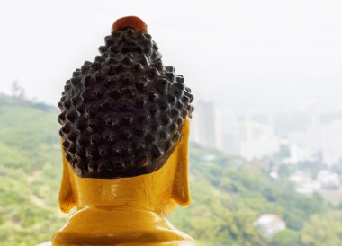 Hong Kong t pagoda tepesinden izlerken Buda heykeli