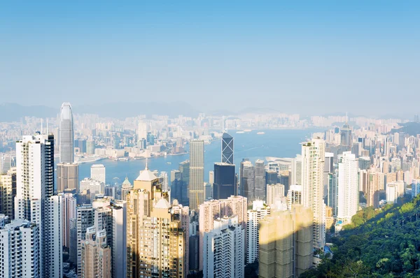 Gyönyörű kilátás nyílik a business center of Hong Kong city-től a Vic — Stock Fotó