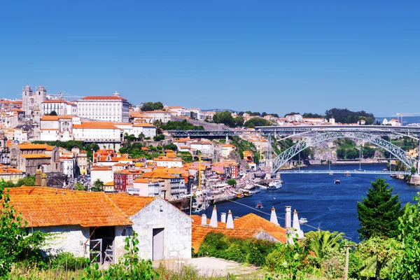 Prachtig uitzicht op de rivier de Douro en de Dom Luis brug in Por — Stockfoto