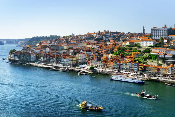 Belle vue sur le fleuve Douro et le remblai de l'histe — Photo