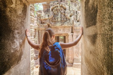 Angkor, Kamboçya Preah Khan tapınakta gelen turist