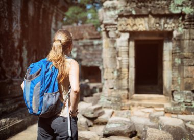 Angkor, Kamboçya Preah Khan tapınakta bakarak turizm