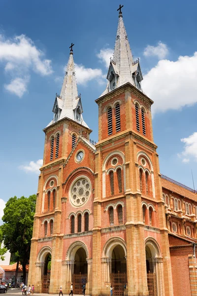 Basílica de la Catedral de Saigón Notre-Dame, ciudad de Ho Chi Minh, Vietnam — Foto de Stock