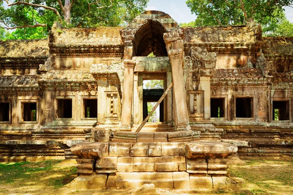 Geheimnisvoller ta kou Eingang in angkor wat. siem ernten, Kambodscha — Stockfoto