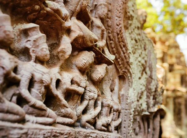 Ancient bas-relief at Ta Prohm temple in Angkor, Cambodia — Stock Photo, Image