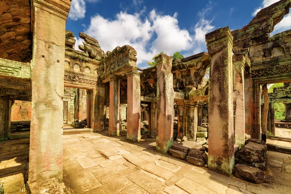 Gallery with columns of ancient Preah Khan temple in Angkor — Φωτογραφία Αρχείου