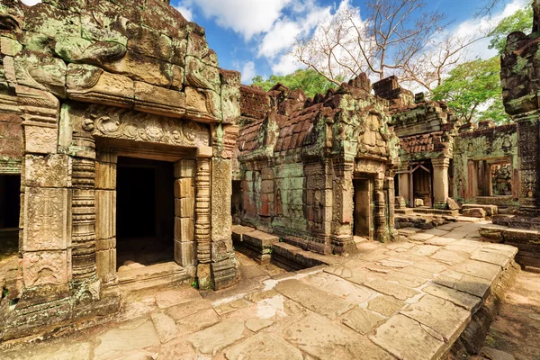 Edifici muschiati dell'antico tempio Preah Khan ad Angkor, Cambogia — Foto Stock