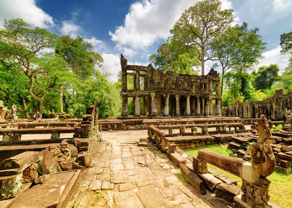 Mystérieuses ruines de l'ancien temple Preah Khan, Angkor, Cambodge — Photo