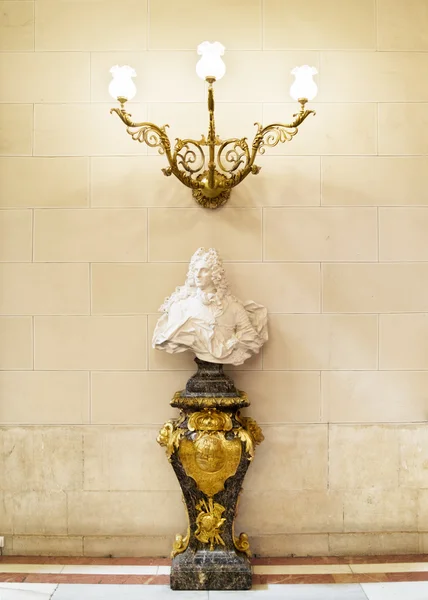 Wandlampe und Details des Interieurs im Königspalast von mad — Stockfoto