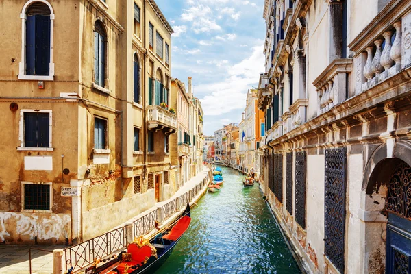 Blick auf den Rio Marin Kanal von der Ponte de la Bergami, Venedig — Stockfoto