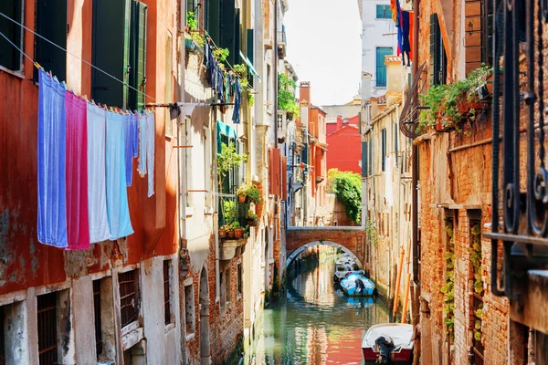 Laundry drying on clothesline above canal of Venice — Stock Fotó