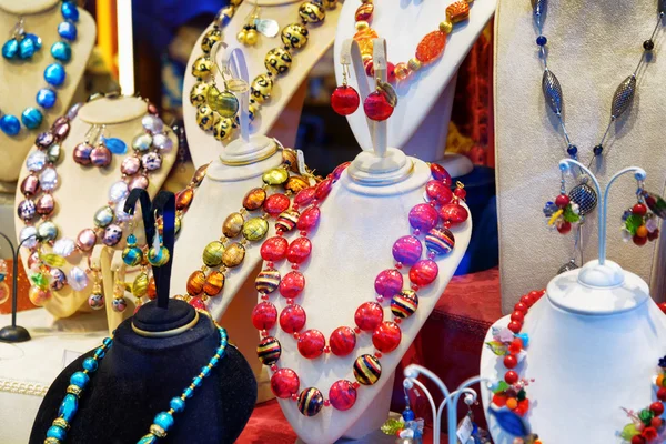 Original jewelry from Murano Glass in shop window, Venice, Italy — Stock Photo, Image