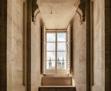 Saint Mary Katedrali La Almudena Royal sağa sola görüntülemek