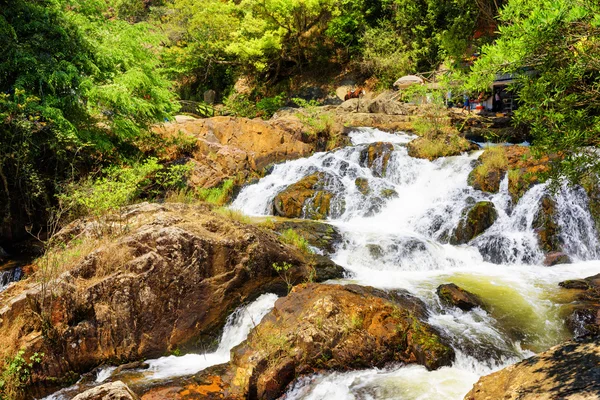 Vacker kaskad av Datanla vattenfallet i Da Lat city (Dalat), Vietnam — Stockfoto