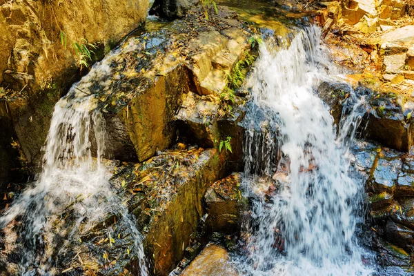 Zár-megjelöl kilátás nyílik a Datanla-vízesés a Da Lat city (Dalat), Vietnam — Stock Fotó