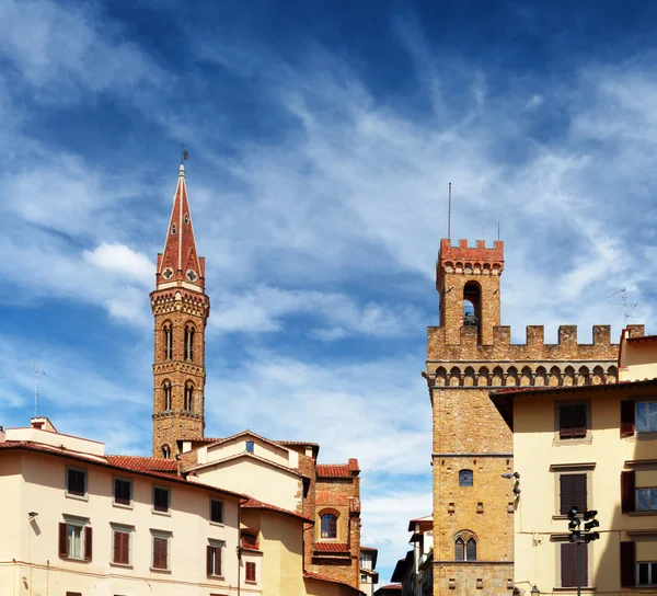 Bell tower of the Badia Fiorentina and the Volognana Tower — Stockfoto