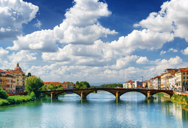 Вид на Понте-Карраия над рекой Арно, Флоренция
