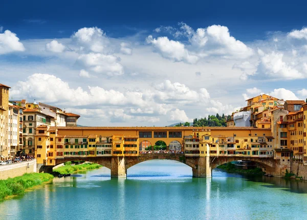Medieval bridge Ponte Vecchio and the Arno River. Florence — 스톡 사진