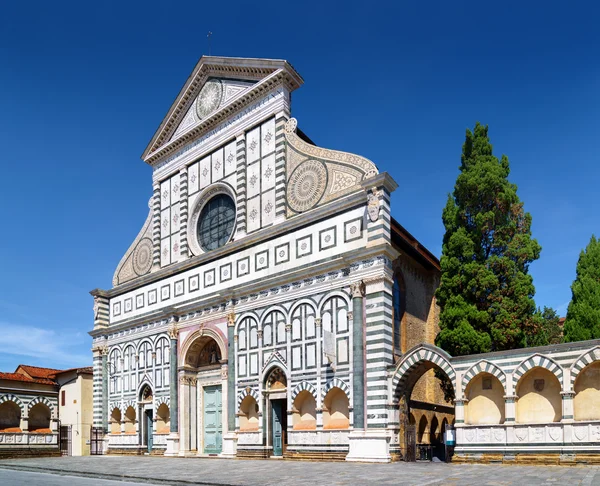 Homlokzat, a bazilika, a Santa Maria Novella, Firenze, Olaszország — Stock Fotó