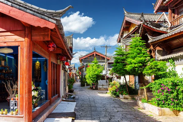 Jalan berpemandangan indah di Kota Tua Lijiang. Provinsi Yunnan, China — Stok Foto