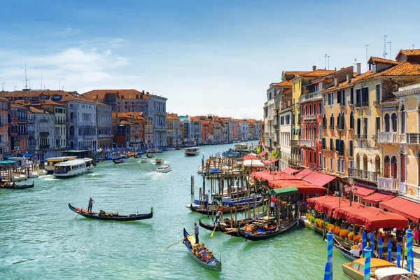 Pemandangan indah Terusan Besar dari Jembatan Rialto. Venice — Stok Foto