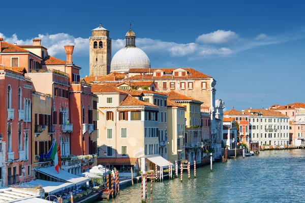 Vista de casas medievales en el paseo marítimo del Gran Canal, Venecia — Foto de Stock