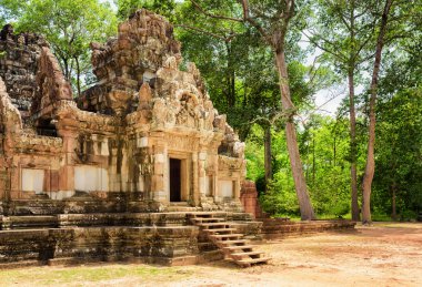 Angkor, Kamboçya'daki antik Thommanon Tapınağı girişine