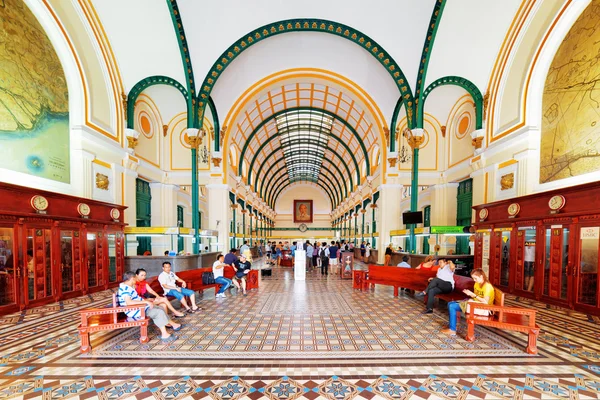 Interior of Saigon Central Post Office in Ho Chi Minh, Vietnam — Stockfoto