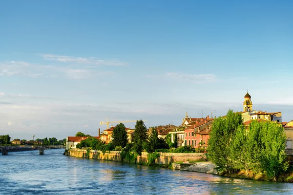 Vista da orla do rio Adige a partir de Ponte Navi, Verona — Fotografia de Stock