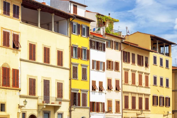 Facades of medieval houses on the Piazza Santa Croce in Florence — Stock Fotó