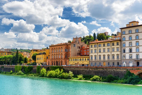 View of the Lungarno Torrigiani at historic center of Florence — Stockfoto