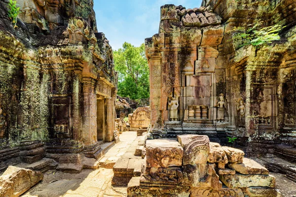 Ancient mossy buildings with carving of Ta Som temple in Angkor — Φωτογραφία Αρχείου