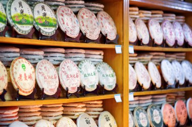 Diskleri sonrası fermente çay Yunnan Puer Lijiang dükkanında