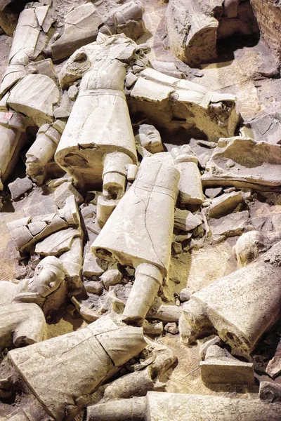 Overblijfselen van terracotta soldaten van het beroemde Terracotta Leger — Stockfoto