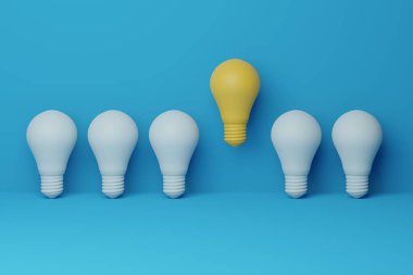 3D illüstrasyon, arka planda açık mavi ampul arasında yüzen sarı ampul. Yaratıcı fikir ve yenilik kavramı, farklı düşün, bireysel ve kalabalıktan uzak..