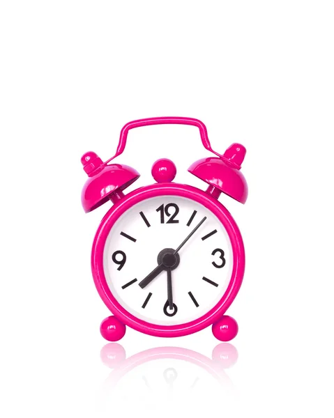 Ceas cu alarmă roz pe fundal alb cu spațiu de copiere — Fotografie, imagine de stoc