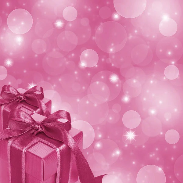 Rosa Geschenkschachteln auf abstraktem rosa Glitzerhintergrund — Stockfoto