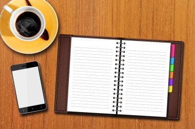 Özel tertipçi ve ahşap masa akıllı telefon