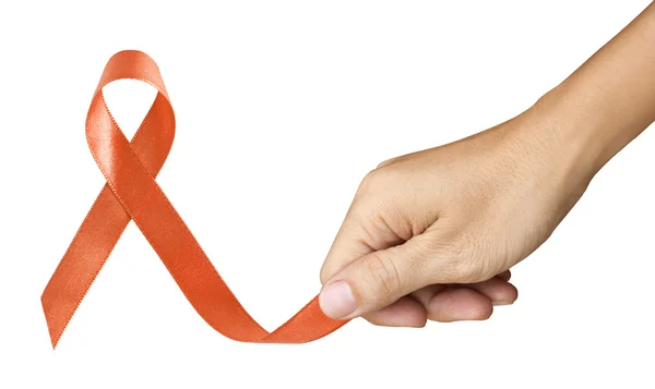 Ruban orange pour symbole de leucémie à la main sur blanc — Photo