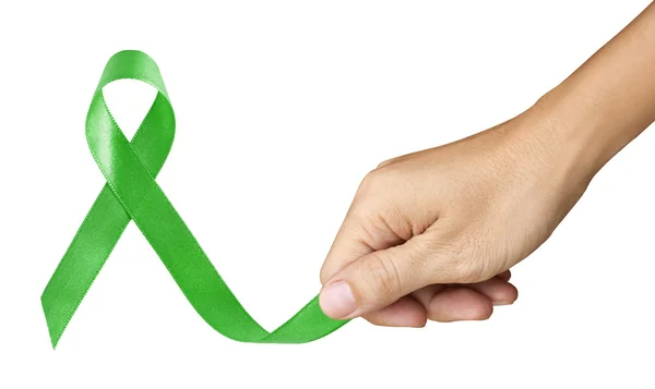 Mão Faça Kelly Green Ribbon para o símbolo de câncer de rim no branco — Fotografia de Stock