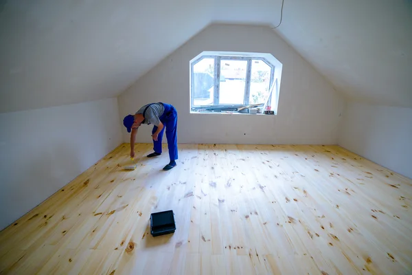 Worker Paint Roller Varnishing Wooden Floor — Stock Photo, Image