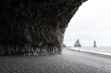 Black Beach 'in muhteşem manzarası ve Troll' un uçurumları