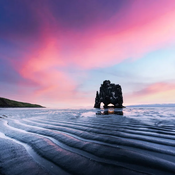 Stos bazaltu Hvitserkur na półwyspie Vatnsnes — Zdjęcie stockowe