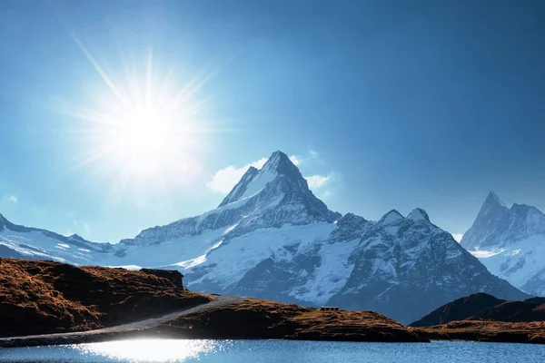 Jezioro Bachalpsee w Alpach Szwajcarskich — Zdjęcie stockowe