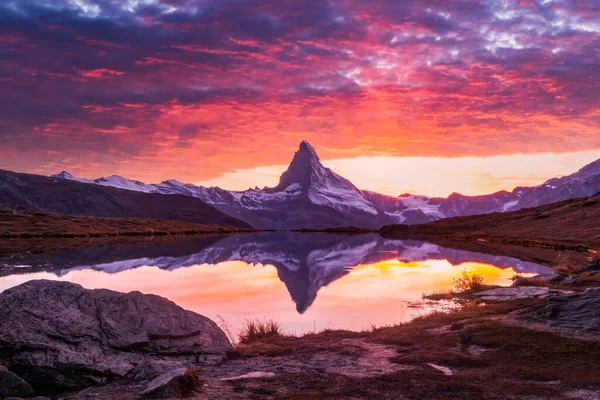 Matterhorn peak on Stellisee lake — Stock Photo, Image