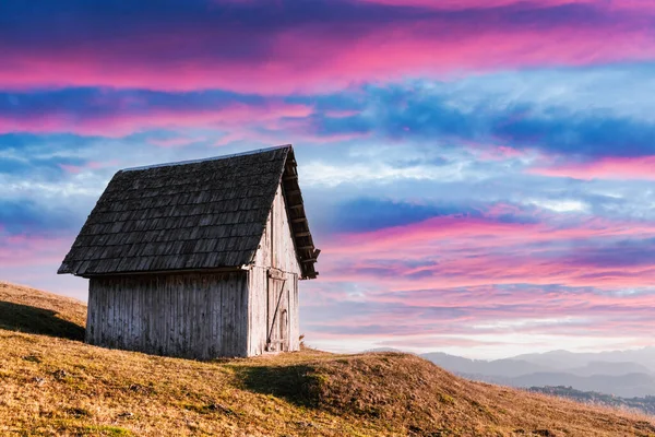 Picturesque autumn meadow with wooden house — Stock Photo, Image