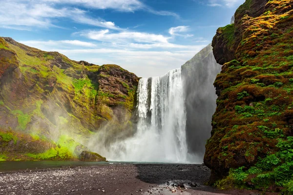 Berömda Skogafoss vattenfall vid Skoga älv — Stockfoto