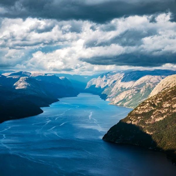 Misty mañana en Preikestolen — Foto de Stock